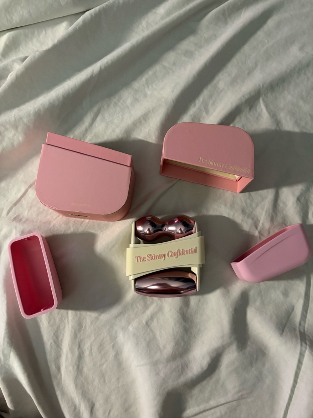 The Skinny Confidential Facial Roller Set in Pink